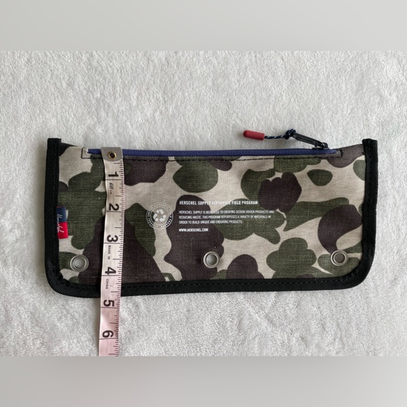 Herschel supply multi camouflage zipper pencil pouch - Picture 5 of 8